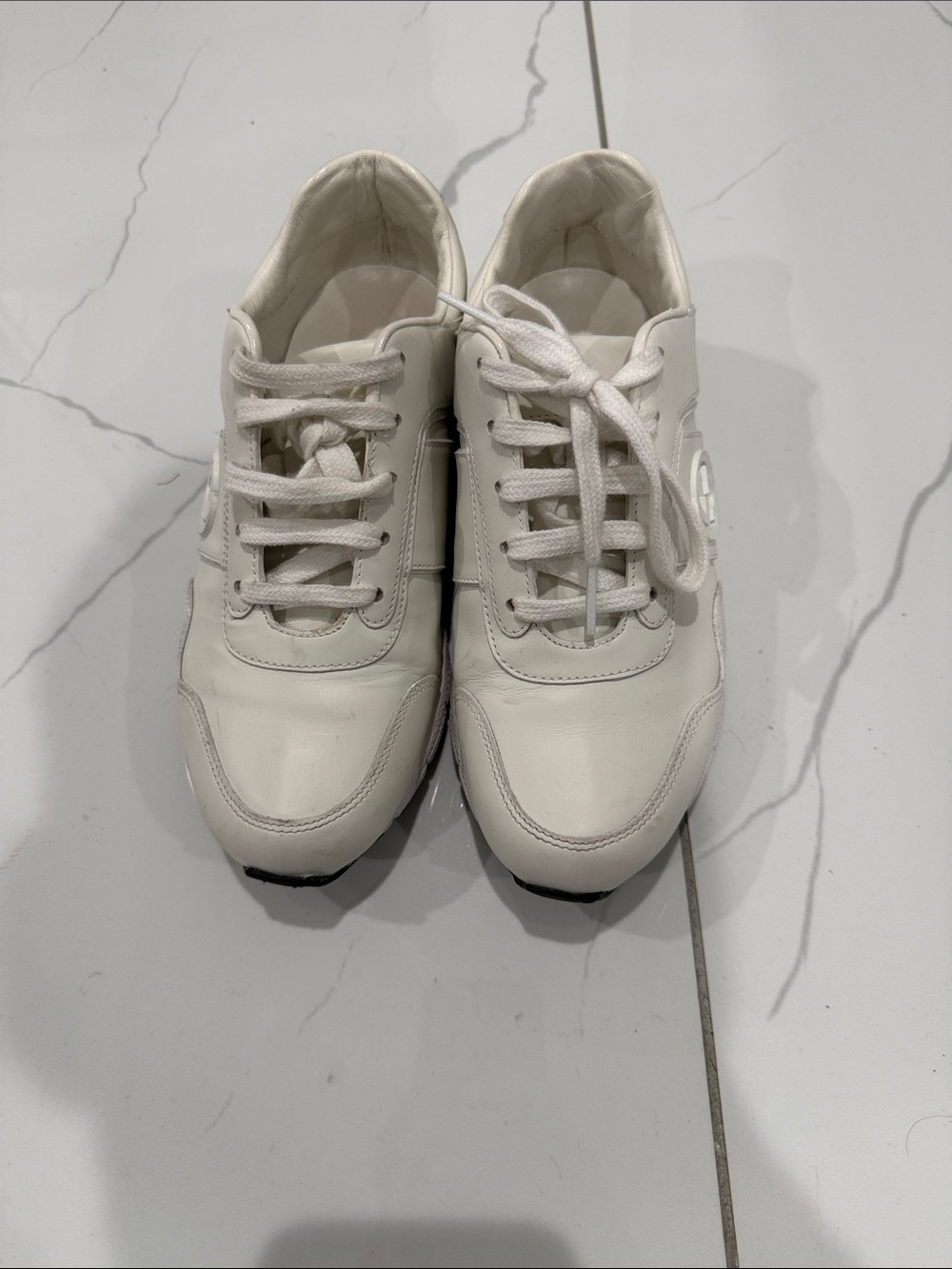 Gucci Off-White Leather Logo Sneakers - Picture 2 of 4